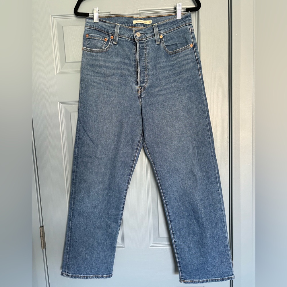 Levi’s Ribcage Straight Jeans 29 / medium wash button fly
